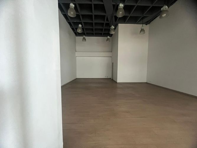 Local en venta en El Poblado, Medellín, 65 m² · foto 3 de 5