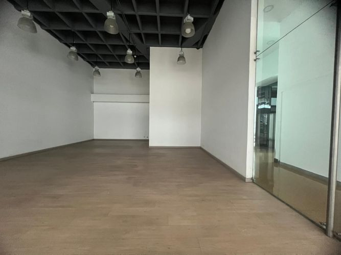 Local en venta en El Poblado, Medellín, 65 m² · foto 5 de 5