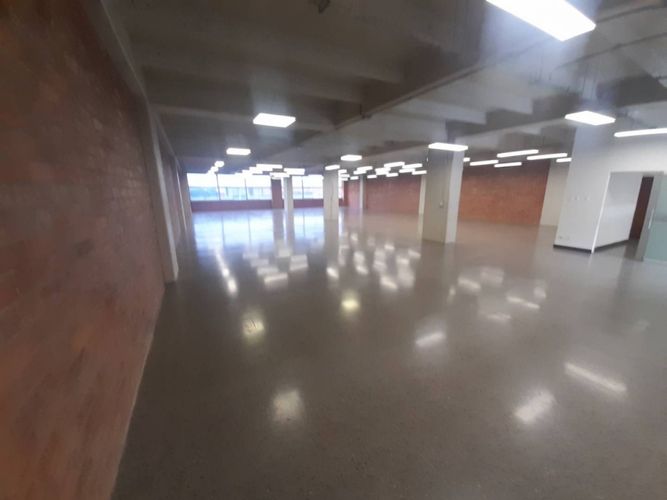 Oficina en arriendo en El Poblado, Medellín, 693 m² · foto 7 de 24