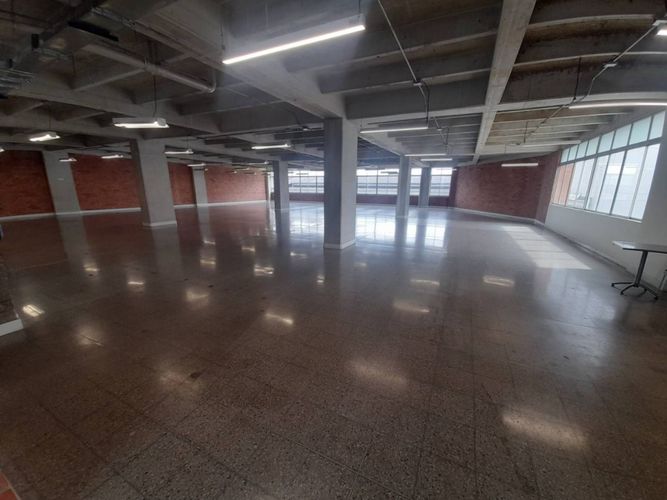 Oficina en arriendo en El Poblado, Medellín, 693 m² · foto 12 de 24