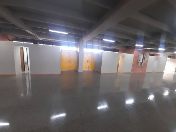 Oficina en arriendo en El Poblado, Medellín, 390 m² · foto 3 de 24