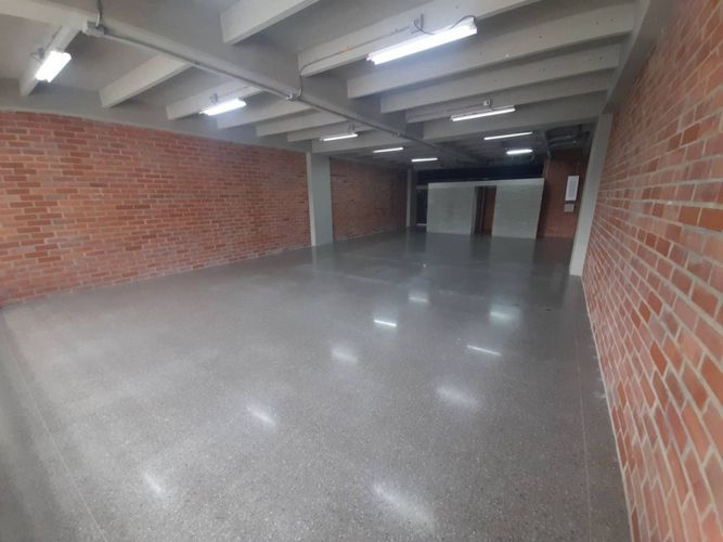 Oficina en arriendo en El Poblado, Medellín, 390 m² · foto 18 de 24