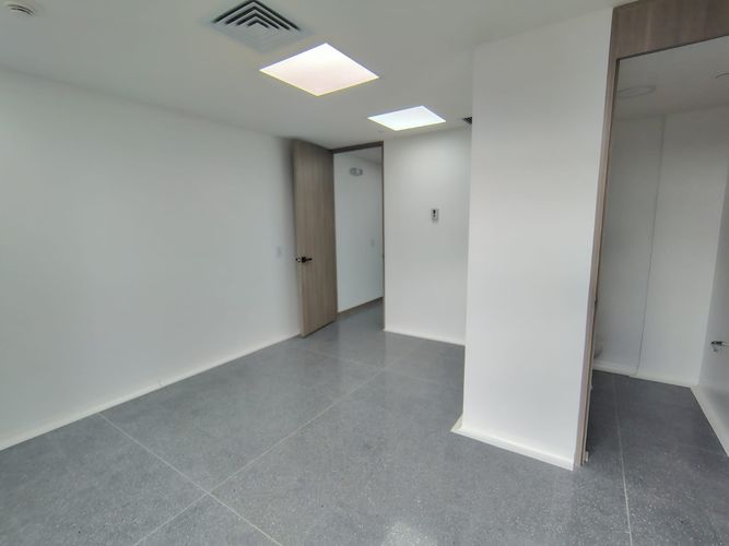 Consultorio en venta en El Poblado, Medellín, 30 m² · foto 3 de 7