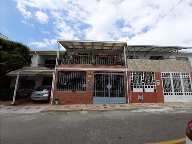 Casa de 3 alcobas en venta en Niza, Floridablanca, 240 m² · foto 2 de 14