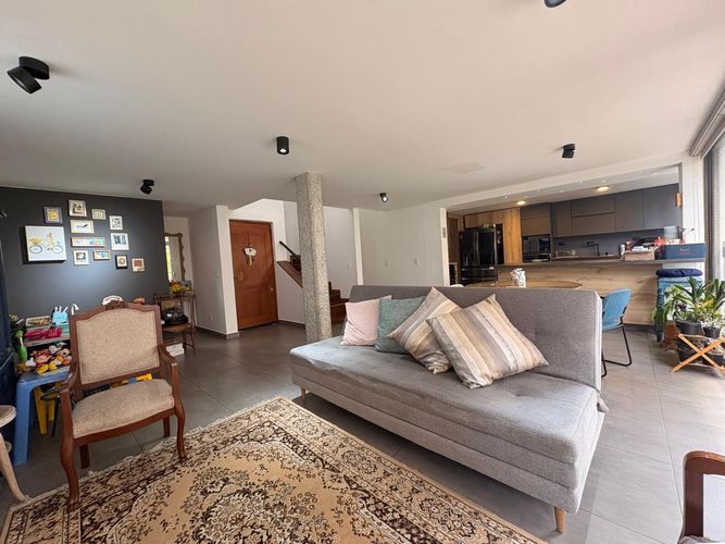 Casa de 4 alcobas en arriendo en El Poblado, Medellín, 248 m² · foto 3 de 18