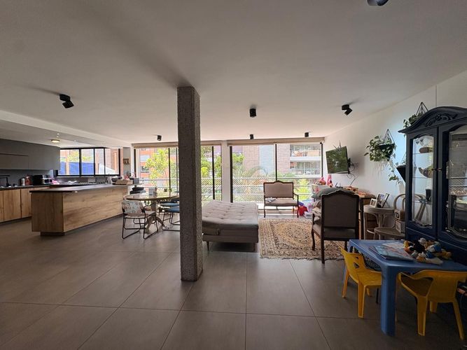 Casa de 4 alcobas en arriendo en El Poblado, Medellín, 248 m² · foto 2 de 18