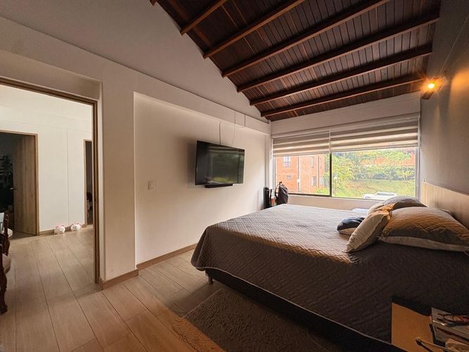 Casa de 4 alcobas en arriendo en El Poblado, Medellín, 248 m² · foto 12 de 18