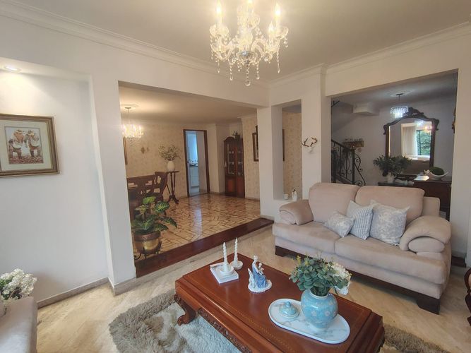 Casa de 3 alcobas en venta en La Florida, Medellín, 256 m² · foto 3 de 20