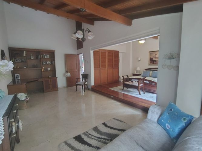 Casa de 3 alcobas en venta en La Florida, Medellín, 256 m² · foto 5 de 20