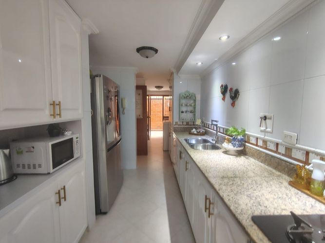 Casa de 3 alcobas en venta en La Florida, Medellín, 256 m² · foto 4 de 20