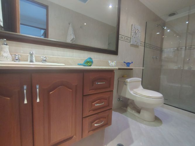 Casa de 3 alcobas en venta en La Florida, Medellín, 256 m² · foto 17 de 20