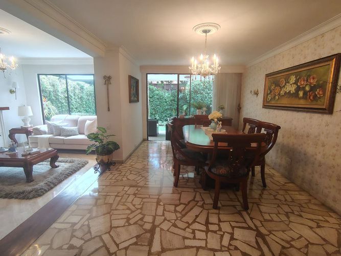 Casa de 3 alcobas en venta en La Florida, Medellín, 256 m² · foto 8 de 20