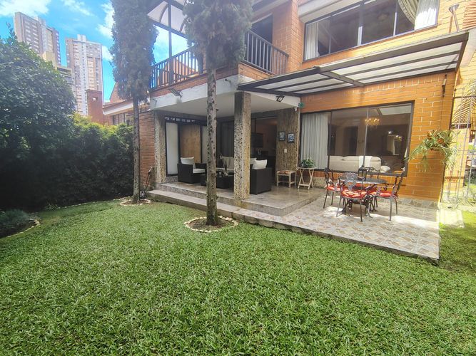 Casa de 3 alcobas en venta en La Florida, Medellín, 256 m² · foto 19 de 20