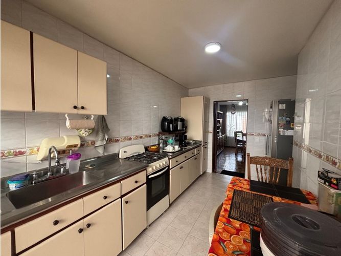 Casa de 4 alcobas en venta en Las Villas, Bogotá, 261 m² · foto 9 de 24