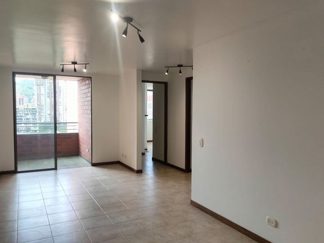 Apartamento de 3 alcobas en arriendo en La Florida, Medellín, 70 m² · foto 2 de 17