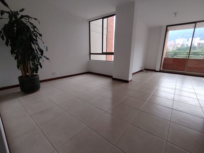 Apartamento de 3 alcobas en arriendo en La Frontera, Medellín, 137 m² · foto 2 de 19