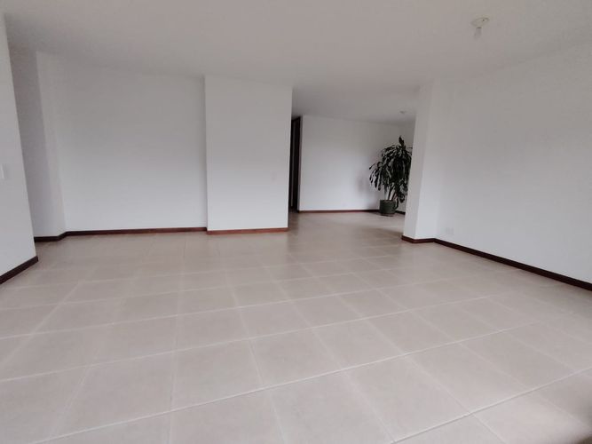 Apartamento de 3 alcobas en arriendo en La Frontera, Medellín, 137 m² · foto 4 de 19