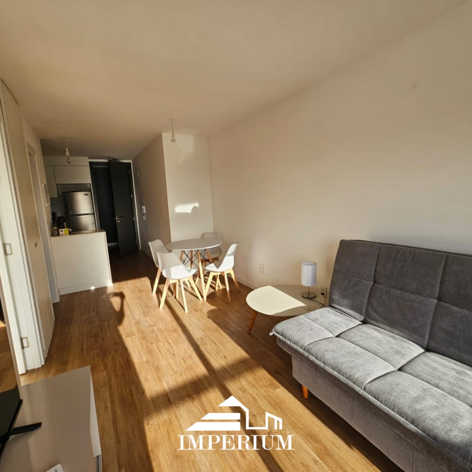 Alquiler apartamento 1 dormitorio Amoblado con Garaje Tres Cruces Montevideo · Foto 1