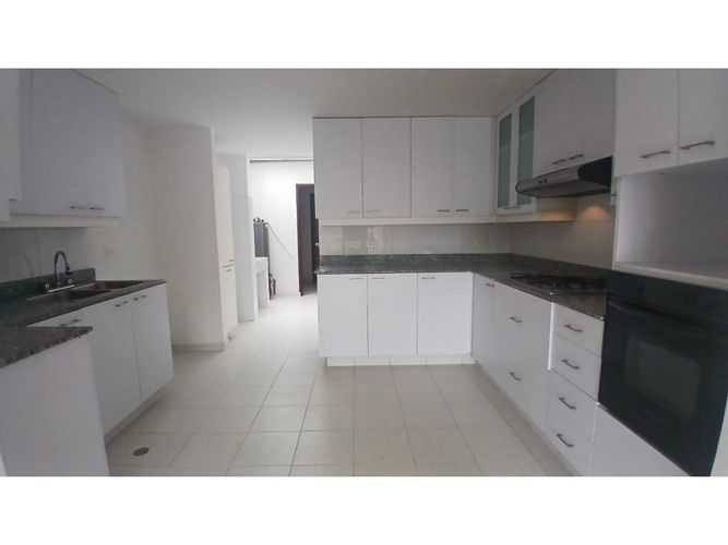 Casa de 3 alcobas en venta en Cumbres, Medellín, 283 m² · foto 6 de 21