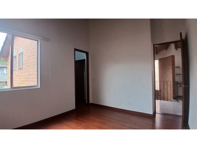 Casa de 3 alcobas en venta en Cumbres, Medellín, 283 m² · foto 9 de 21