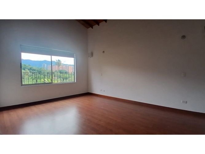 Casa de 3 alcobas en venta en Cumbres, Medellín, 283 m² · foto 11 de 21