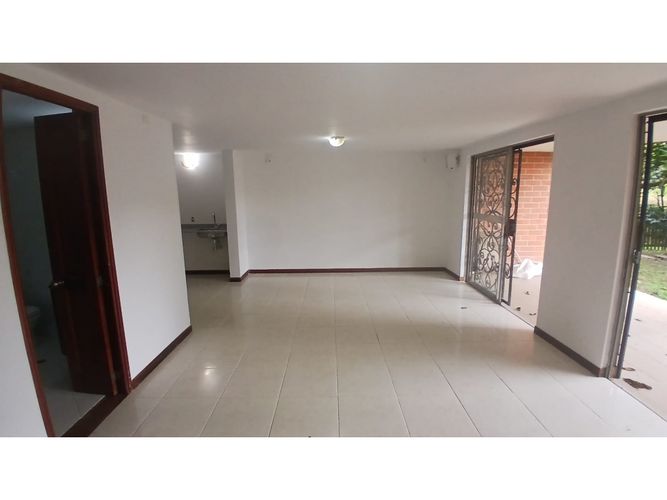 Casa de 3 alcobas en venta en Cumbres, Medellín, 283 m² · foto 16 de 21