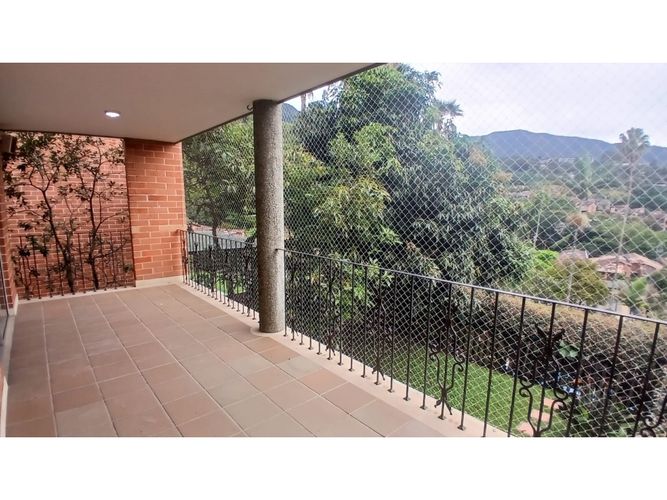 Casa de 3 alcobas en arriendo en Claraval, Medellín, 283 m² · foto 4 de 21