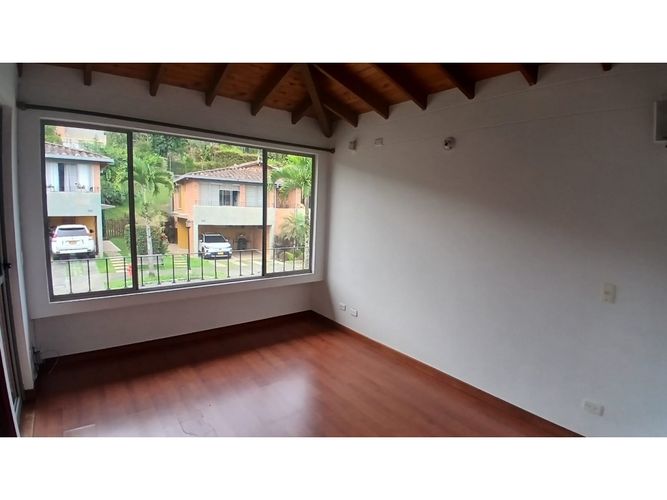 Casa de 3 alcobas en arriendo en Claraval, Medellín, 283 m² · foto 7 de 21
