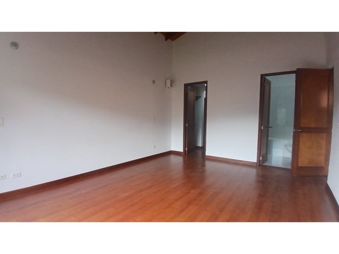 Casa de 3 alcobas en arriendo en Claraval, Medellín, 283 m² · foto 10 de 21