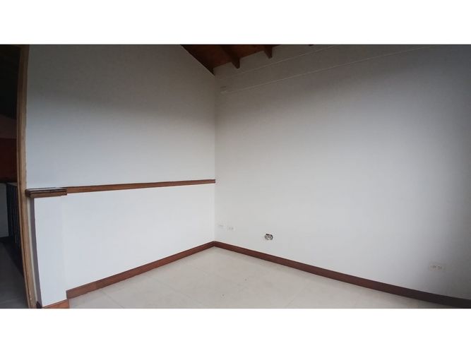 Casa de 3 alcobas en arriendo en Claraval, Medellín, 283 m² · foto 13 de 21