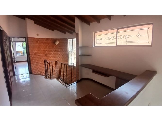 Casa de 3 alcobas en arriendo en Claraval, Medellín, 283 m² · foto 14 de 21
