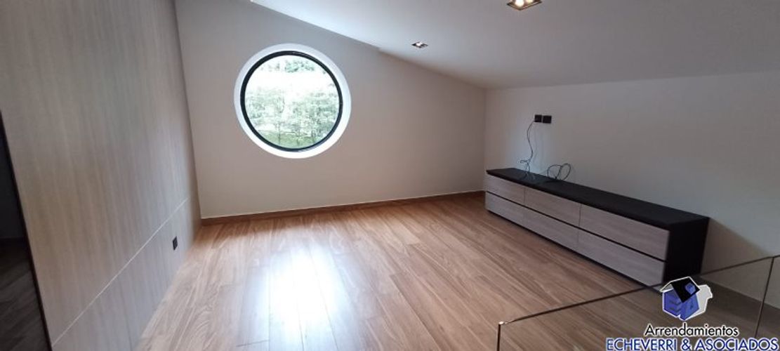 Casa de 5 alcobas en venta en Los Balsos, Medellín · foto 3 de 24