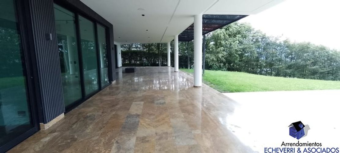 Casa de 5 alcobas en venta en Los Balsos, Medellín · foto 9 de 24