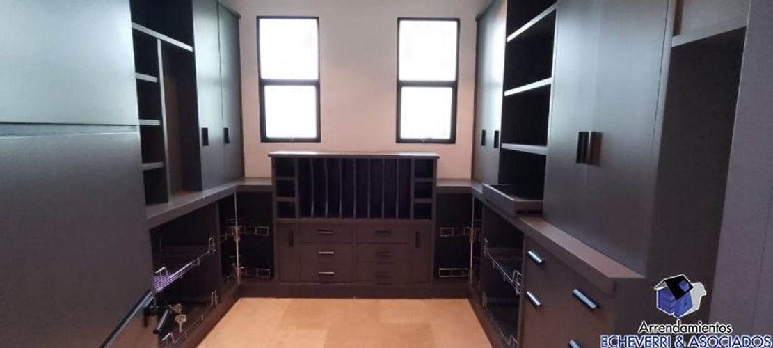 Casa de 5 alcobas en venta en Los Balsos, Medellín · foto 10 de 24