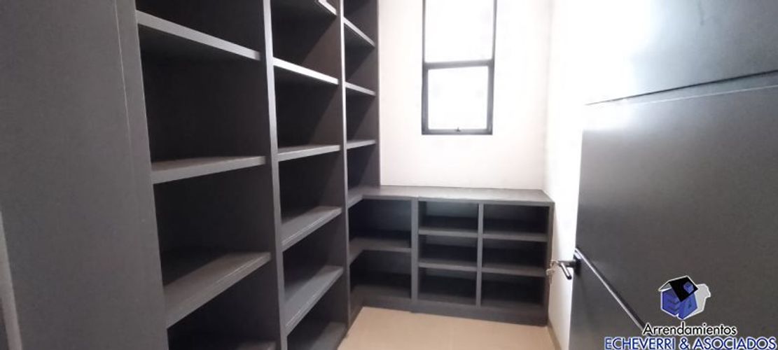 Casa de 5 alcobas en venta en Los Balsos, Medellín · foto 12 de 24