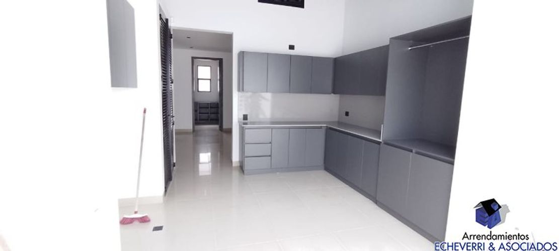 Casa de 5 alcobas en venta en Los Balsos, Medellín · foto 13 de 24