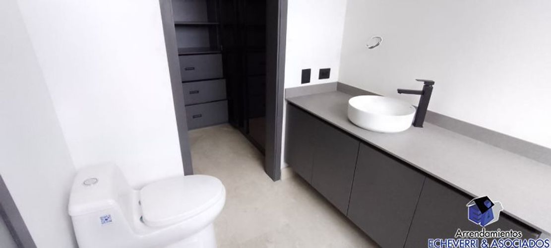 Casa de 5 alcobas en venta en Los Balsos, Medellín · foto 21 de 24