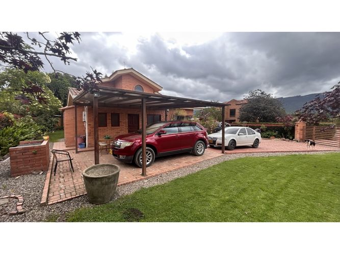 Casa de 4 alcobas en venta en Samaria, Chía, 230 m² · foto 2 de 24