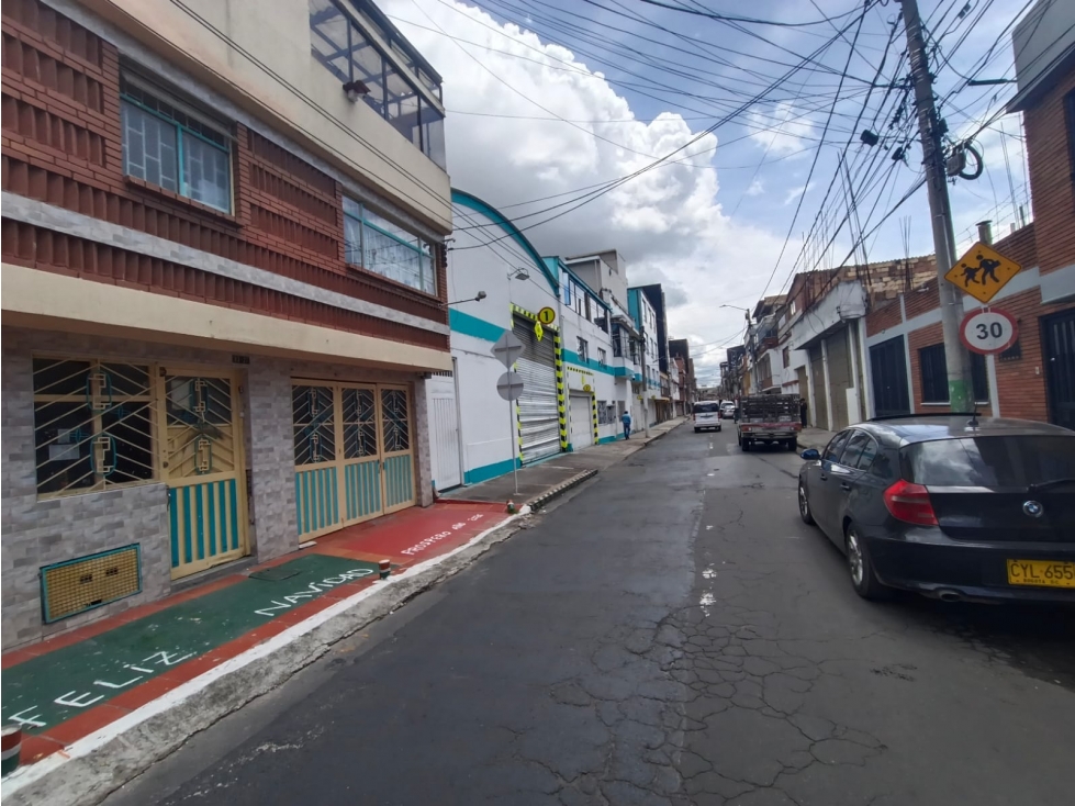 Casa en venta en Engativá, Bogotá · foto 2 de 10