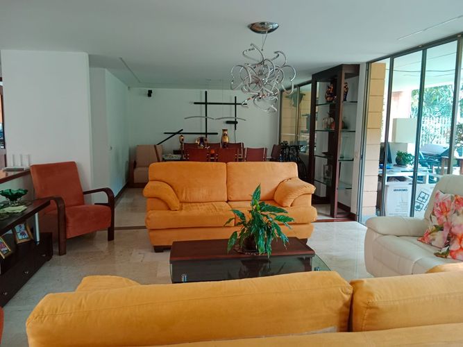 Casa de 4 alcobas en venta en La Inmaculada, Envigado, 550 m² · foto 3 de 17