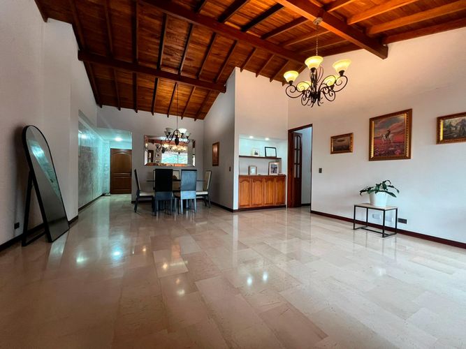 Apartamento de 3 alcobas en venta en El Poblado, Medellín, 140 m² · foto 2 de 16