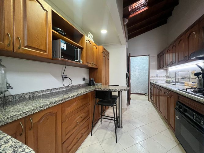 Apartamento de 3 alcobas en venta en El Poblado, Medellín, 140 m² · foto 7 de 16