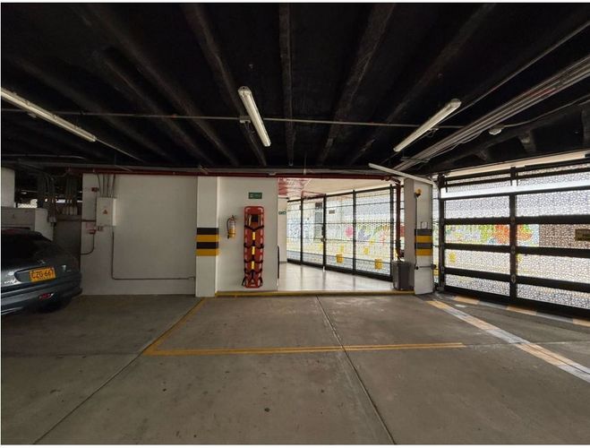 Edificio en venta en Granada, Cali, 1319 m² · foto 2 de 20