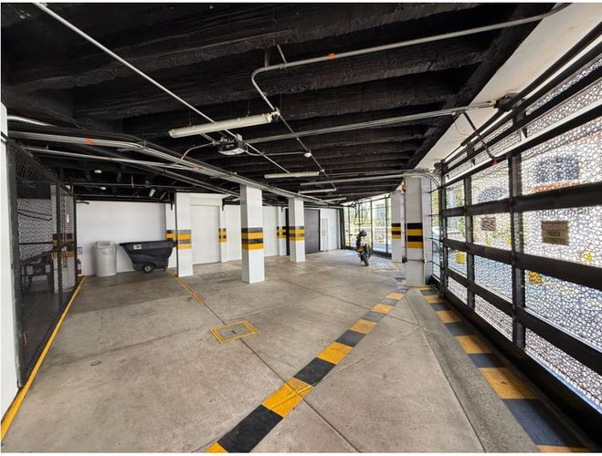 Edificio en venta en Granada, Cali, 1319 m² · foto 3 de 20