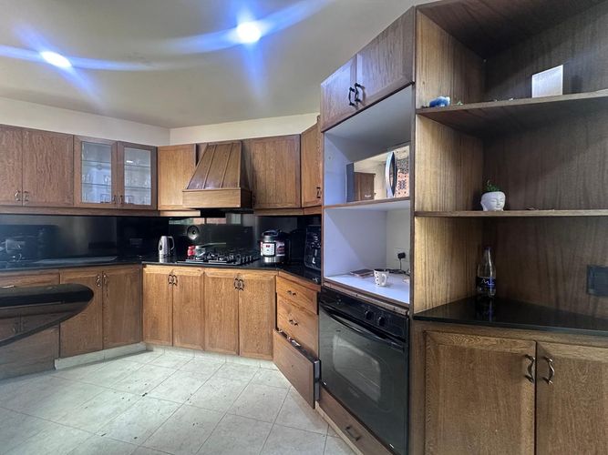 Apartamento de 4 alcobas en venta en El Poblado, Medellín, 200 m² · foto 4 de 19