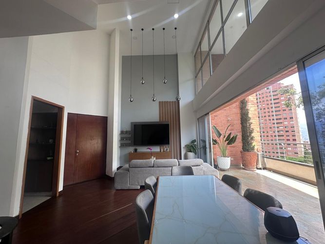 Apartamento de 4 alcobas en venta en El Poblado, Medellín, 200 m² · foto 2 de 19