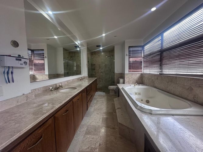 Apartamento de 4 alcobas en venta en El Poblado, Medellín, 200 m² · foto 15 de 19