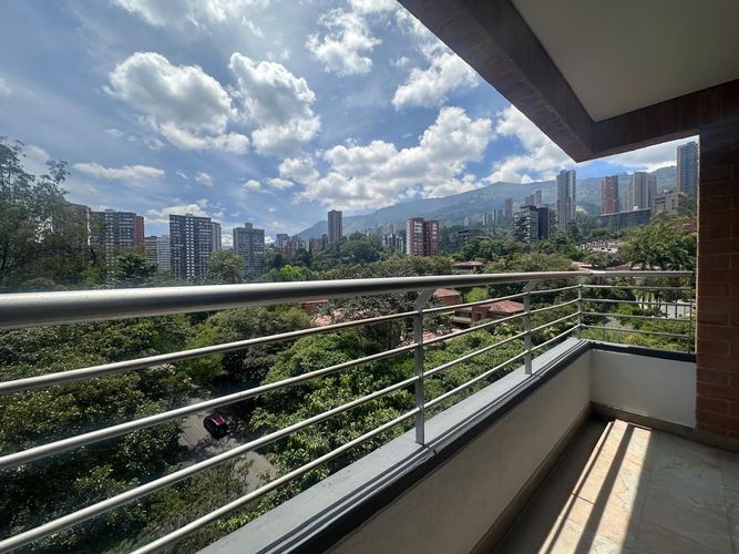 Apartamento de 4 alcobas en venta en El Poblado, Medellín, 200 m² · foto 18 de 19