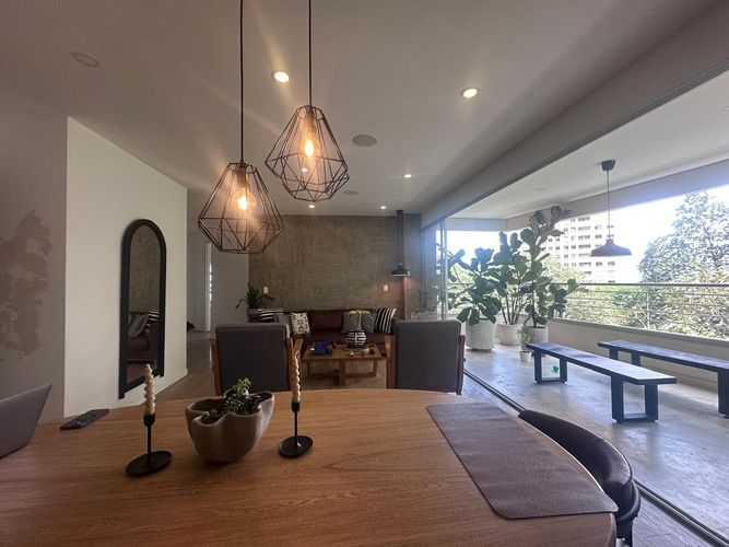 Apartamento de 2 alcobas en venta en El Poblado, Medellín, 127 m² · foto 2 de 17