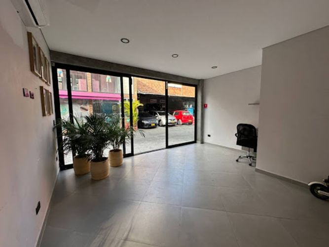 Local en arriendo en Bolivariana, Medellín, 24 m² · foto 2 de 7